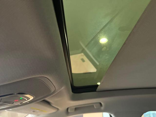 Photo of 2022 Glacier White Audi e-tron