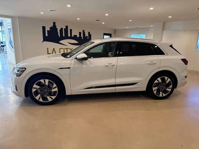 Photo of 2022 Glacier White Audi e-tron