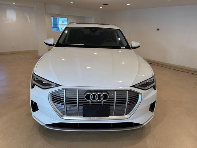 Photo of 2022 Glacier White Audi e-tron