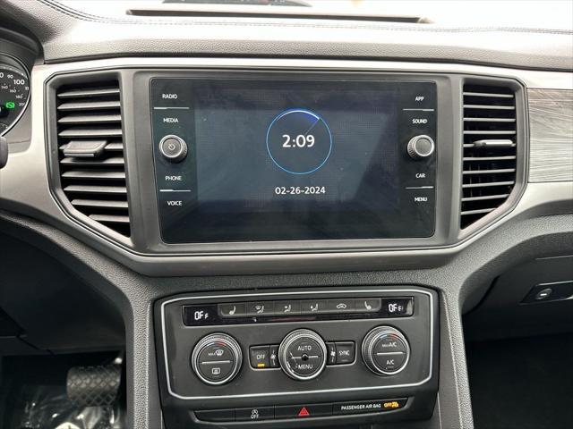 Photo of 2020 Platinum Gray Metallic Volkswagen Atlas Cross Sport