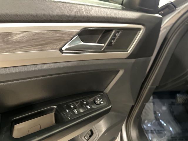 Photo of 2020 Platinum Gray Metallic Volkswagen Atlas Cross Sport