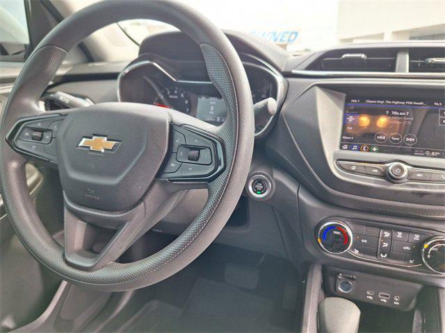 Photo of 2023 Summit White Chevrolet Trailblazer
