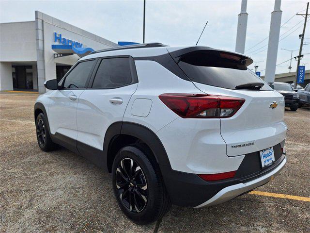 Photo of 2023 Summit White Chevrolet Trailblazer