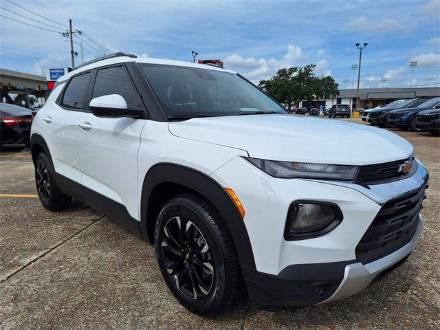 Photo of 2023 Summit White Chevrolet Trailblazer