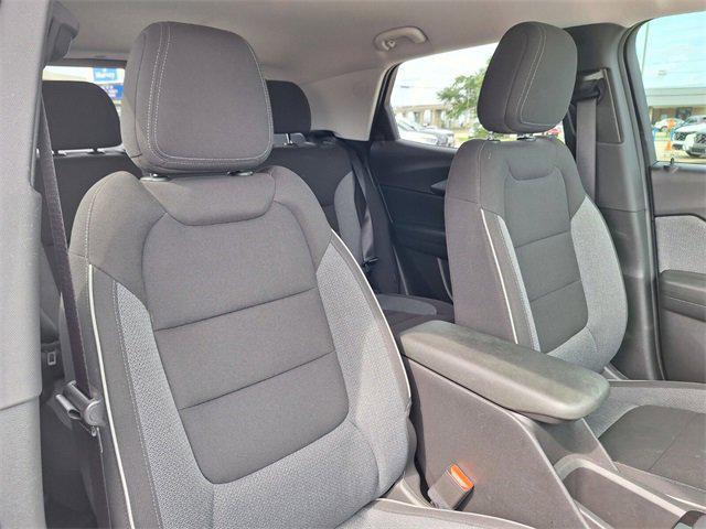 Photo of 2023 Summit White Chevrolet Trailblazer