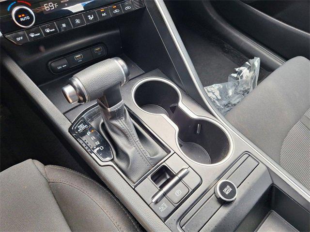 Photo of 2023 Glacial White Pearl Kia K5