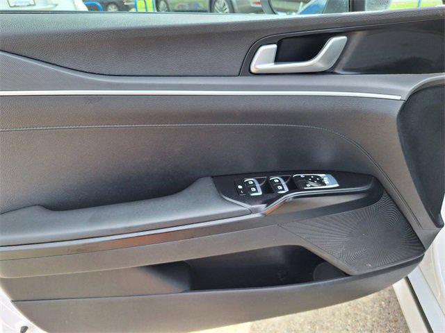 Photo of 2023 Glacial White Pearl Kia K5