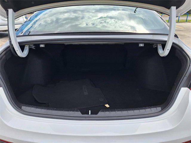 Photo of 2023 Glacial White Pearl Kia K5