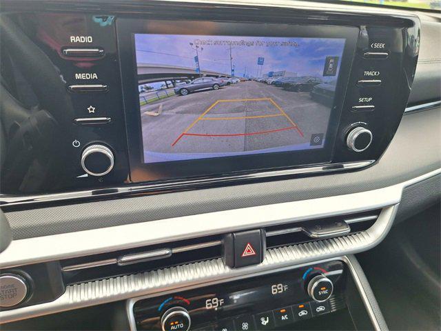 Photo of 2023 Glacial White Pearl Kia K5