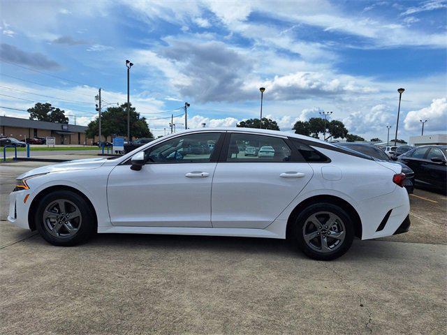 Photo of 2023 Glacial White Pearl Kia K5