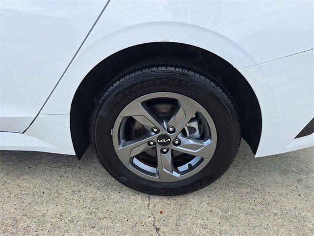 Photo of 2023 Glacial White Pearl Kia K5