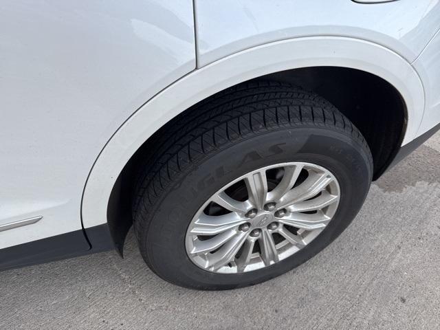 Photo of 2018 Crystal White Tri-Coat Cadillac XT5