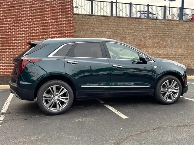 Photo of 2025 Emerald Cadillac XT5