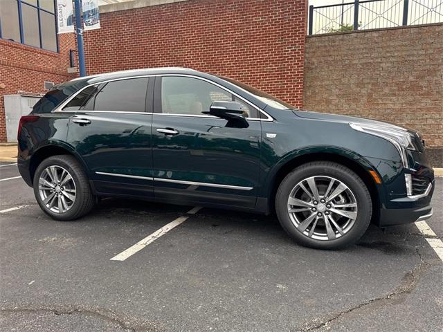 Photo of 2025 Emerald Cadillac XT5