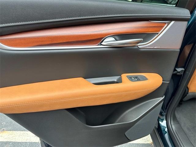Photo of 2025 Emerald Cadillac XT5