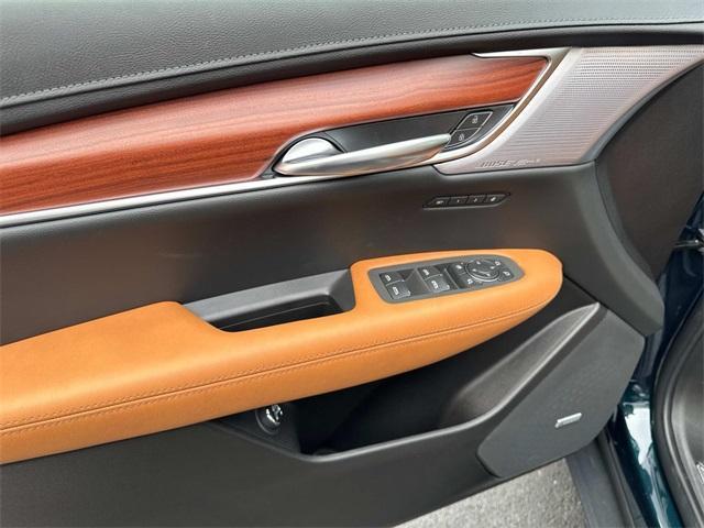 Photo of 2025 Emerald Cadillac XT5