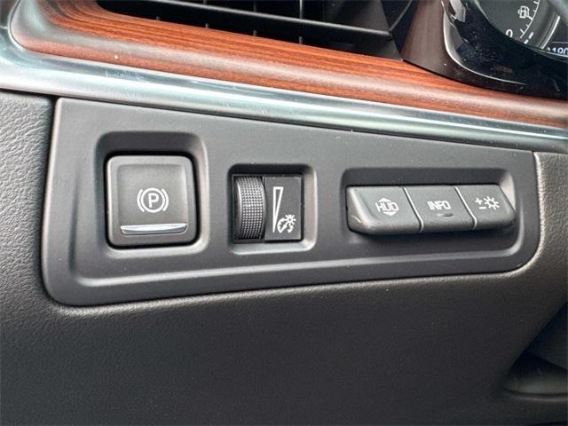 Photo of 2025 Emerald Cadillac XT5