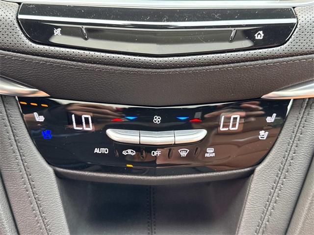 Photo of 2025 Emerald Cadillac XT5