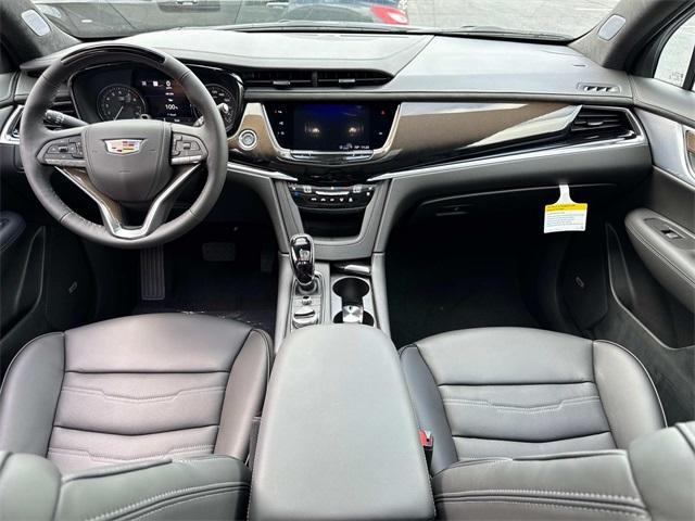 Photo of 2025 Silver Metallic Cadillac XT6