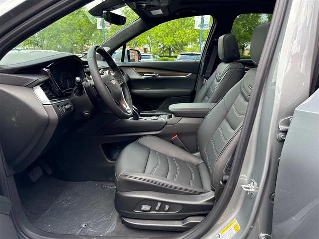 Photo of 2025 Silver Metallic Cadillac XT6