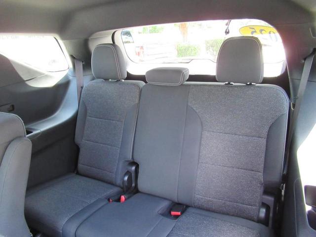 Photo of 2025 Summit White Chevrolet Traverse