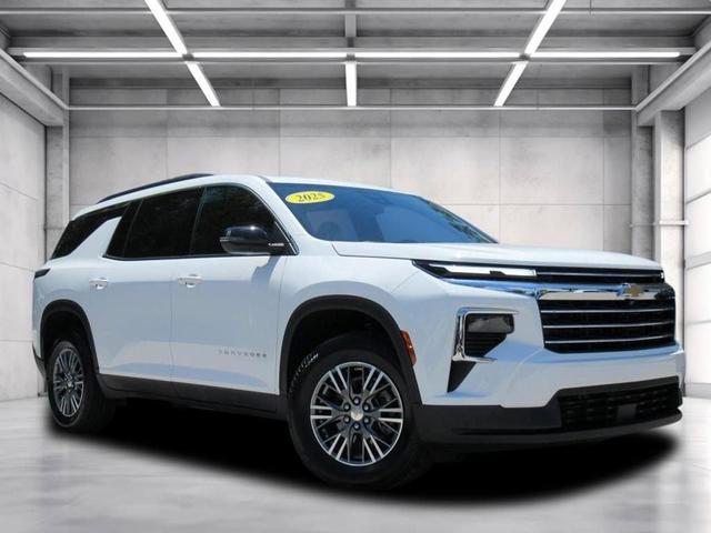 Photo of 2025 Summit White Chevrolet Traverse