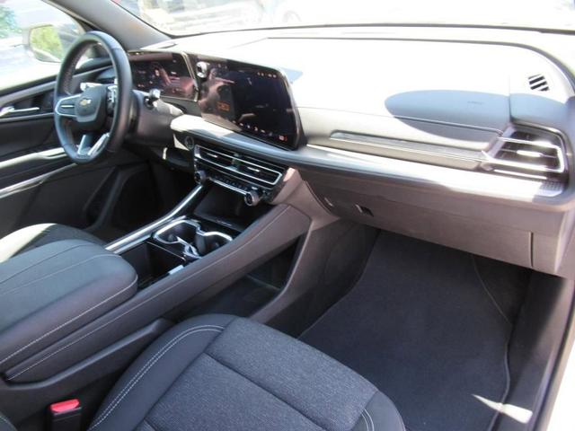 Photo of 2025 Summit White Chevrolet Traverse
