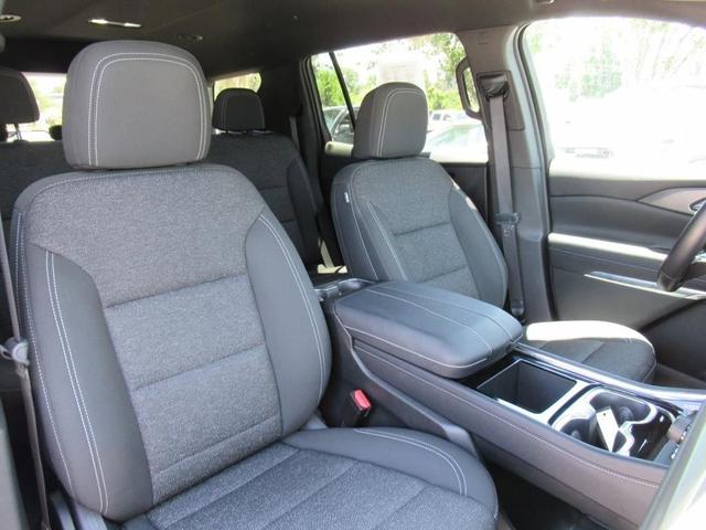 Photo of 2025 Summit White Chevrolet Traverse
