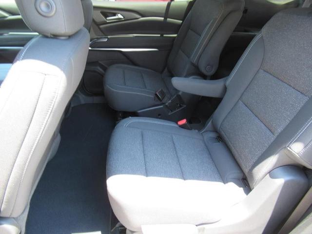 Photo of 2025 Summit White Chevrolet Traverse