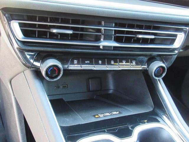 Photo of 2025 Summit White Chevrolet Traverse