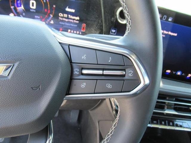 Photo of 2025 Summit White Chevrolet Traverse