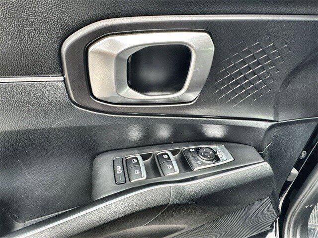 Photo of 2021 Ebony Black Kia Sorento