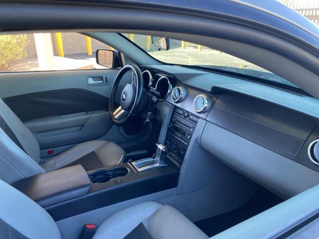 Photo of 2008 Silver Ford Mustang