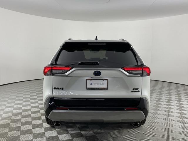 Photo of 2022 Blizzard Pearl/Midnight Black Metallic Toyota RAV4 Hybrid