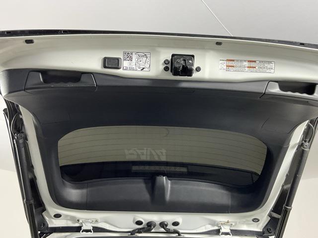 Photo of 2022 Blizzard Pearl/Midnight Black Metallic Toyota RAV4 Hybrid