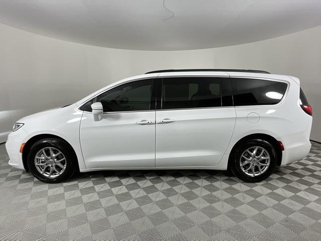 Photo of 2021 Bright White Clearcoat Chrysler Pacifica