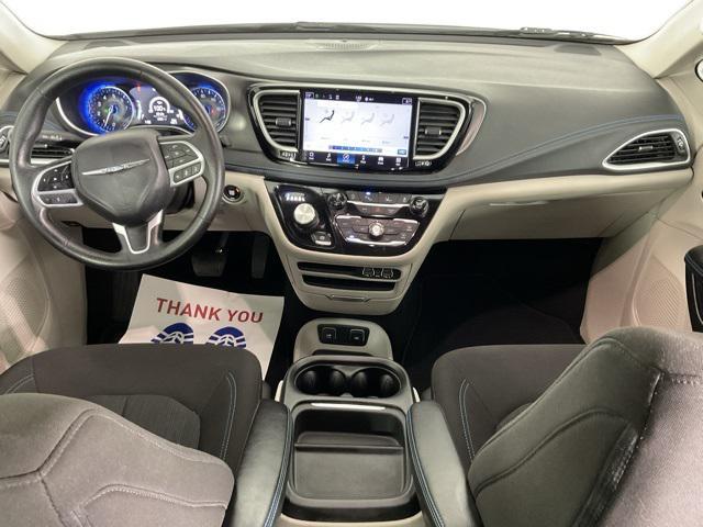 Photo of 2021 Bright White Clearcoat Chrysler Pacifica