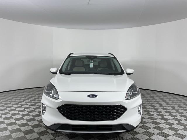 Photo of 2021 White Ford Escape