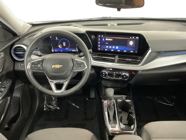 Photo of 2024 Summit White Chevrolet Trax