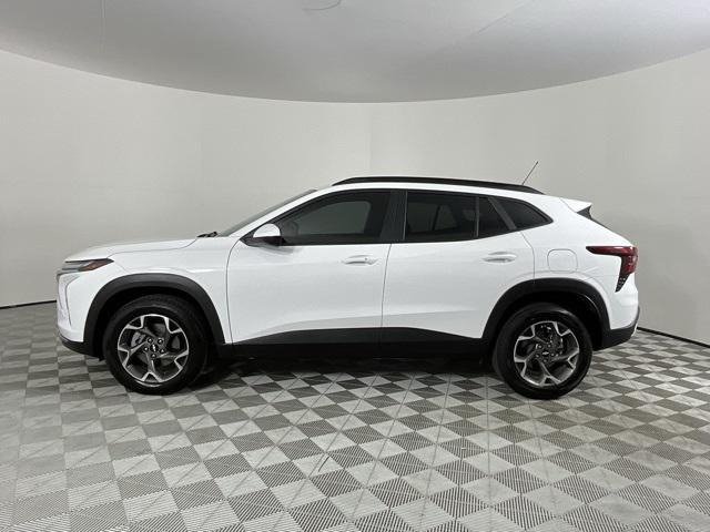 Photo of 2024 Summit White Chevrolet Trax