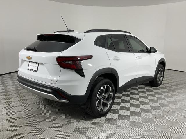 Photo of 2024 Summit White Chevrolet Trax