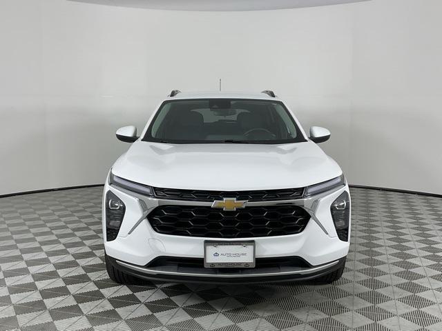 Photo of 2024 Summit White Chevrolet Trax
