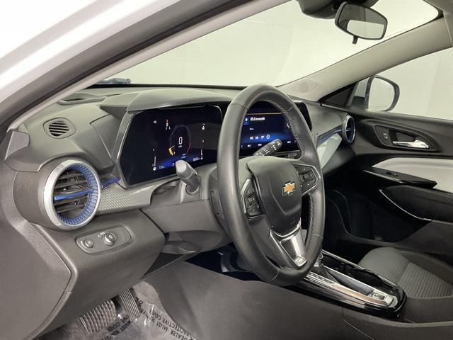Photo of 2024 Summit White Chevrolet Trax
