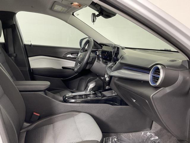 Photo of 2024 Summit White Chevrolet Trax