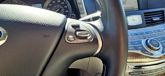 Photo of 2011 Gray INFINITI M37