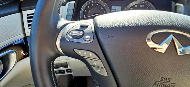 Photo of 2011 Gray INFINITI M37