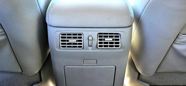 Photo of 2011 Gray INFINITI M37