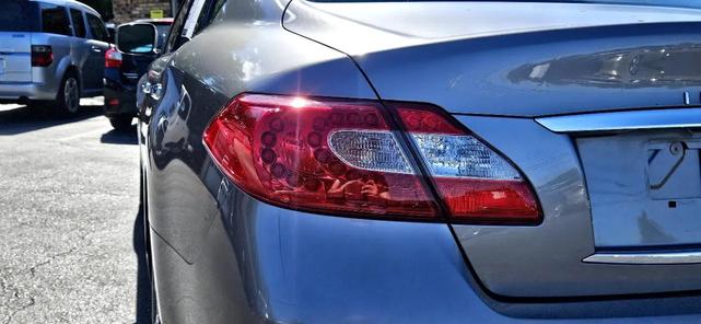 Photo of 2011 Gray INFINITI M37