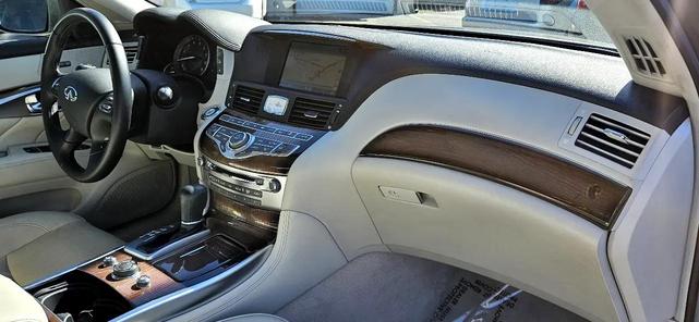 Photo of 2011 Gray INFINITI M37