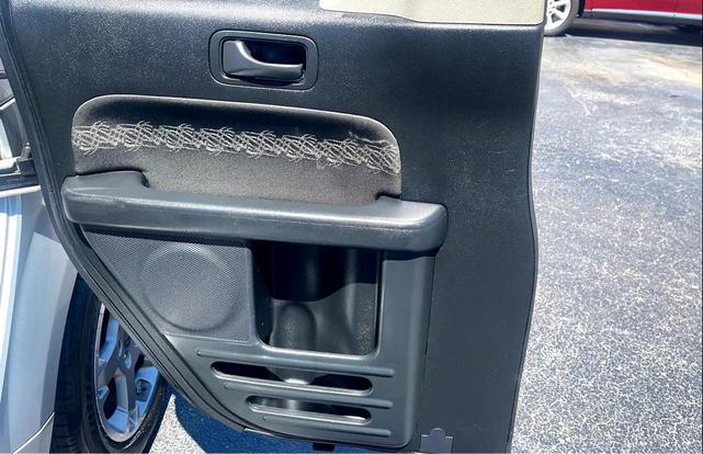 Photo of 2007 Alabaster Silver Metallic Honda Element